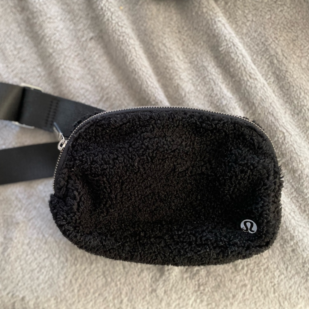 Everywhere Belt Bag *Fleece. NWOT